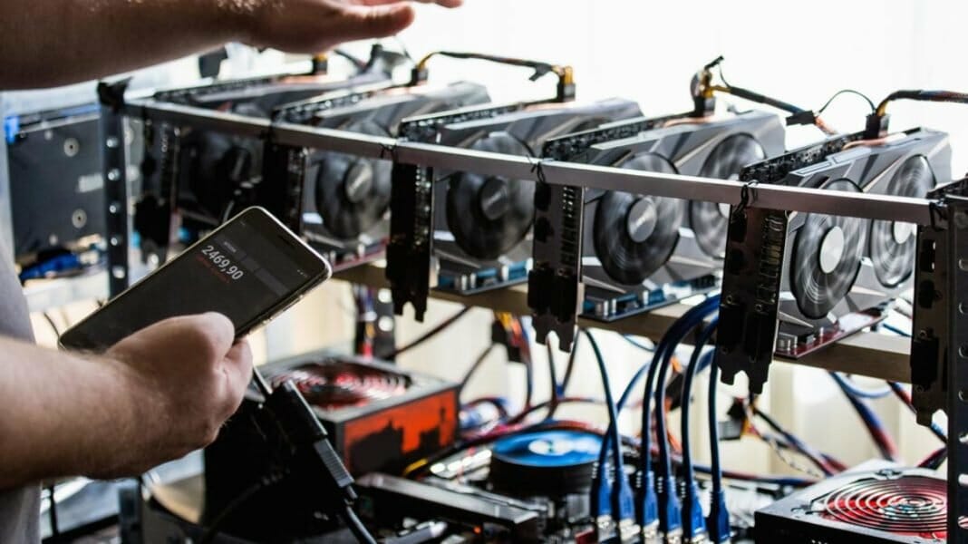 mining bitcoin adalah)